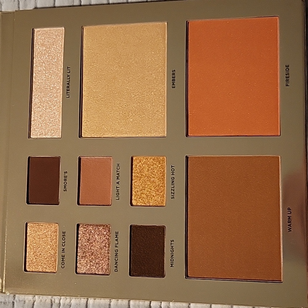 ICONIC LONDON Heat of The Moment Face & Eye Palette